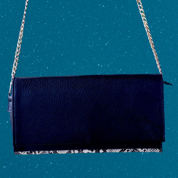 Steve Madden Clutch With Crossbody chain. NWT - Picture 2 of 10